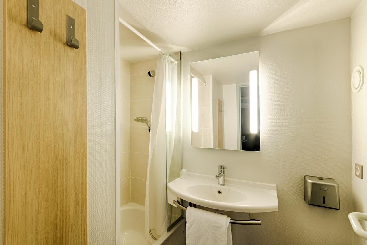 B&B Hotel Rouen Parc Des Expos Zenith ル・グラン・ケヴィイー エクステリア 写真